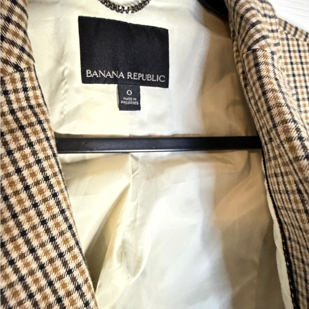 Banana Republic Tan and Brown Checkered Blazer - Picture 4 of 7